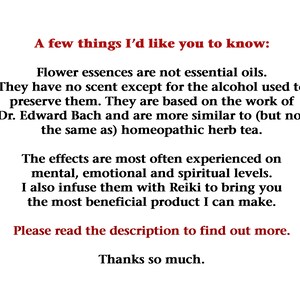 Pu&ograve; includere: Testo su sfondo bianco che spiega che le essenze floreali non sono oli essenziali, ma si basano sul lavoro del Dr. Edward Bach e sono simili alle tisane omeopatiche. Il testo spiega anche che gli effetti delle essenze floreali si sperimentano a livello mentale, emotivo e spirituale. Il testo conclude dicendo che le essenze floreali sono infuse con Reiki per fornire il prodotto pi&ugrave; benefico possibile. Il testo incoraggia il lettore a leggere la descrizione per saperne di pi&ugrave;. Il testo termina con "Grazie mille."