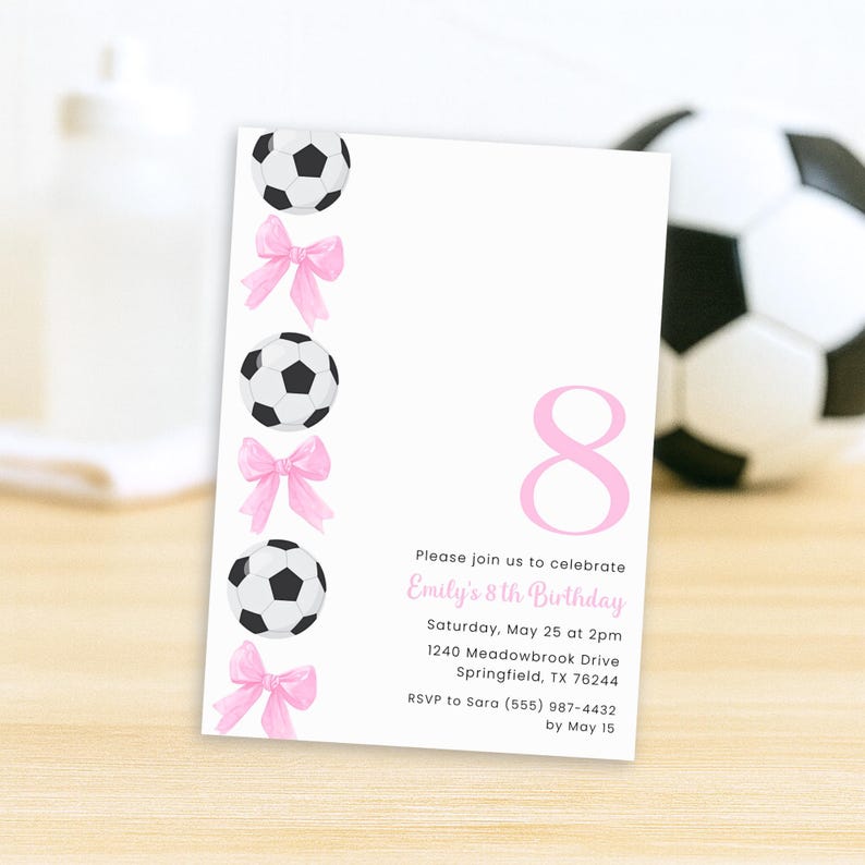 Voetbal verjaardagsuitnodiging meisje, bewerkbare meisje voetbal uitnodiging, roze strik voetbal uitnodiging voor feest afbeelding 3