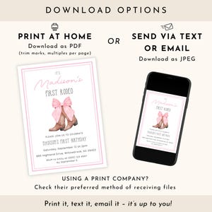 Puede incluir: Una plantilla de invitaci&oacute;n digital para un primer cumplea&ntilde;os titulada It's Madison's First Rodeo. El dise&ntilde;o presenta un par de botas vaqueras marrones con un gran lazo rosa, bordes rosas y detalles de texto para la fecha, hora y ubicaci&oacute;n.