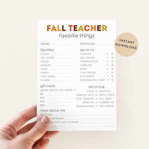 Może przedstawiać: Biały kwestionariusz zatytułowany FALL TEACHER favorite things z sekcjami na imię, urodziny, ulubione, tak lub nie, karty podarunkowe, to lub tamto oraz więcej o mnie. Beżowe koło w prawym górnym rogu zawiera tekst INSTANT DOWNLOAD.