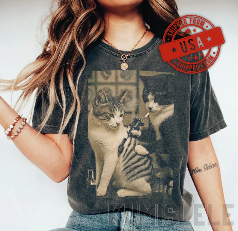 Meme de tatuaje de gato retro de Comfort Colors, sudadera divertida, sudadera parodia, camisetas virales, camiseta de regalo divertida, suéter meme, camiseta de humor negro imagen 2