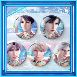 Op de afbeelding: Vijf ronde buttons met mannelijke personages in anime-stijl met zomerthema's. Elke button heeft een ander personage met verschillende haarkleuren en zomerse graphics. De buttons zijn geplaatst in een blauw-wit kader.
