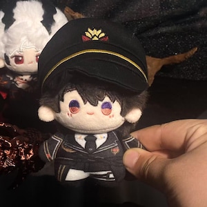 Boneco de pelúcia Love and Deepspace de 10 cm, boneco de pelúcia Sylus, boneco de pelúcia Caleb, arte de fã, requintado feito à mão, magnético removível, pingente de cosplay para presente