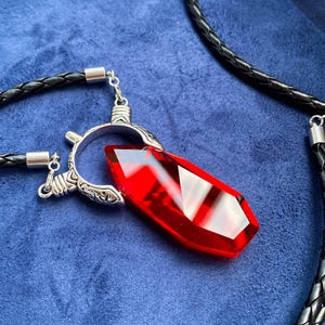 Devil May Cry Dante perfect amulet,Devil May Cry Dante age necklace, demon hunter Dante soul stone crystal pendant,Gamer gift,anime necklace