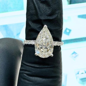 2.0 Carat Pear Cut Lab Grown Diamond Solitaire with Side Stones Engagement Ring, IGI Certified, F/VS1, 3 Prong Setting, 14K Gold, 18K Gold
