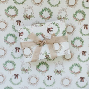 Beautiful Christmas Wrapping Paper featuring holiday wreaths perfect for all your Christmas gifts, Recyclable Wrapping Paper Bild 1