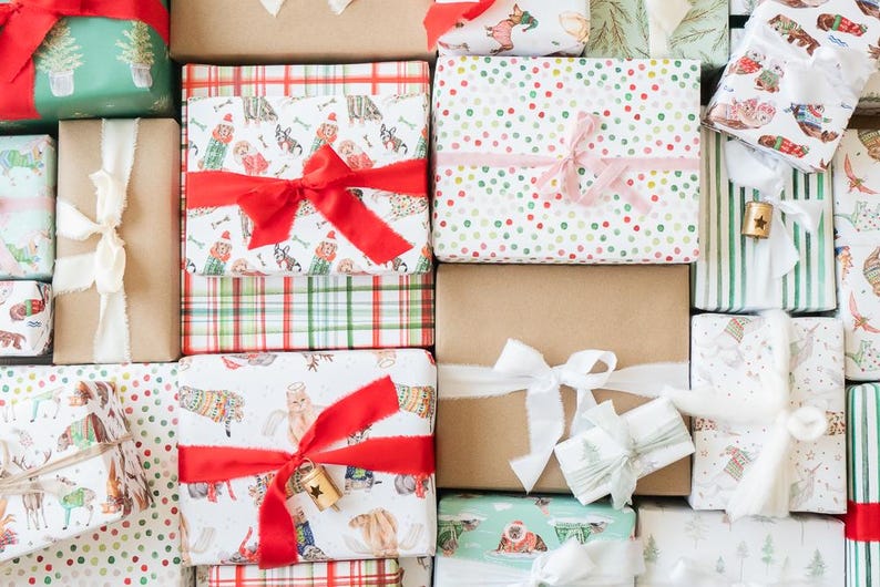Papel de regalo navideño con gatos vestidos de fiesta: este papel de regalo es un regalo divertido para los amantes de los gatos. imagen 7