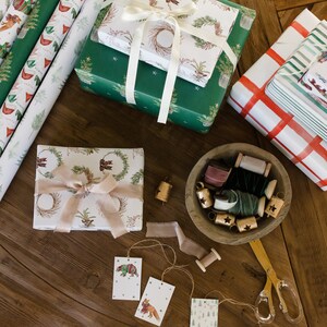 Beautiful Christmas Wrapping Paper featuring holiday wreaths perfect for all your Christmas gifts, Recyclable Wrapping Paper Bild 5