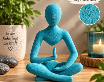 May include: A turquoise, textured, abstract human figure in a seated meditation pose with legs crossed and one hand raised. The figure features a porous, stone-like surface. Text on the image includes SM-002 Türkis Lagunenstein, Himmlische Meditation, and Yoga Figur.