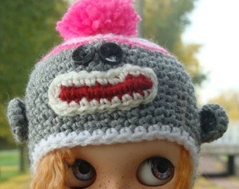 Ayalaythe - Sock monkey crochet helmet for Blythe doll