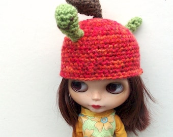 Ayalaythe - Fruit crochet hat  for Blythe doll - red apple with worm