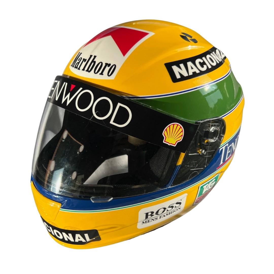 Brazlan drver Ayrton Senna puts hs helmet on before the frst
