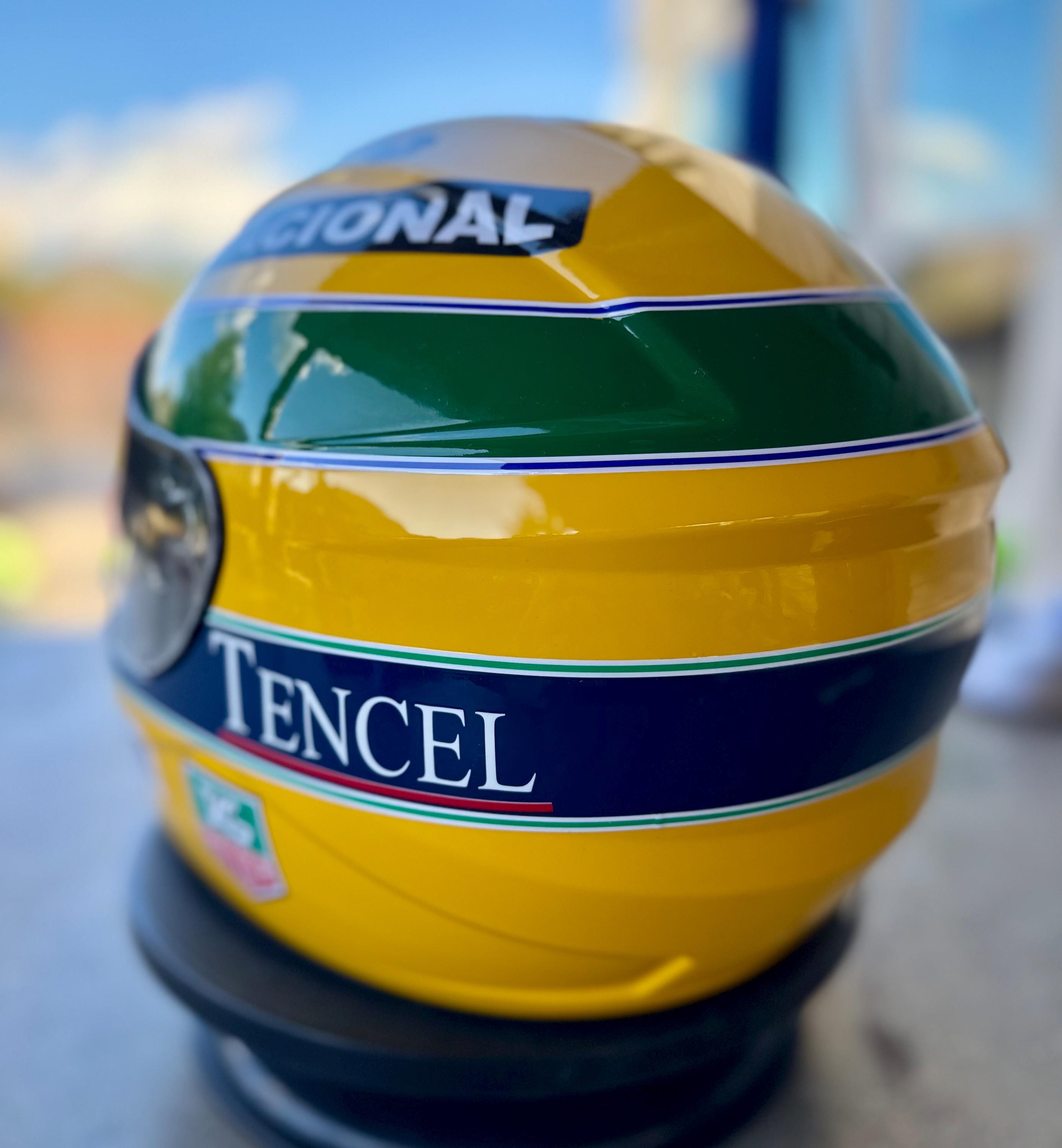 Mini-Helm Ayrton Senna F1 McLaren 1988-1993 Gelb 1/2 Maßtab