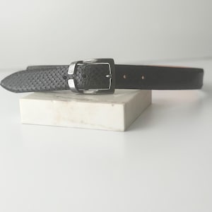 Włoski skórzany pasek do garnituru: prawdziwy pyton, srebrna klamra, rozmiar 28