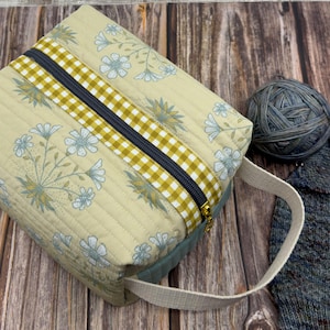 Bolsa para Projetos de Tricô Acolchoado: Base de Algodão Floral com Pato, Tamanho Médio