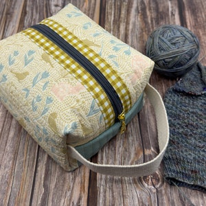 Bolsa para Projeto de Tricô Acolchoado: Base de Algodão Floral com Pato