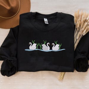 Embroidered Swan Sweatshirt, Minimalist Animal Crewneck, Cute Cottagecore Jumper, Nature Aesthetic Top, Gift for Her, Soft Boho Graphic Tee