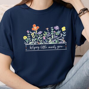 Lehrer Floral Shirts, helfen kleinen Köpfen wachsen T-Shirts, Vorschullehrer Geschenk, Kindergärtnerin Wertschätzung Shirt, neuer Lehrer Geschenk