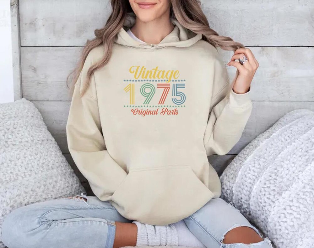 50Th Birthday Hoodie, 1975 Birthday Gifts For Women, Custom Age Vintage Pullover Hoodies, Personalized Retro Hoodie, Gift For Mom, Dad Gifts Trendy Fashion