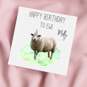 Carte d'anniversaire avec un mouton dans un chapeau de fête, carte de voeux mouton, carte mouton, anniversaire spécial, carte personnalisée