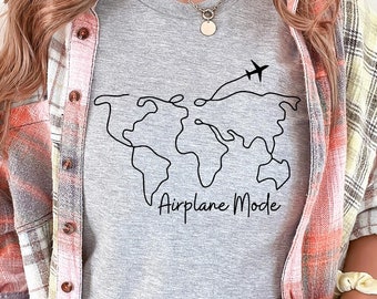 Flugzeug-Modus Traveller Recycled Bio-T-Shirt mit Weltkarte und Flugzeug, niedlich für Reiseliebhaber oder Reisen