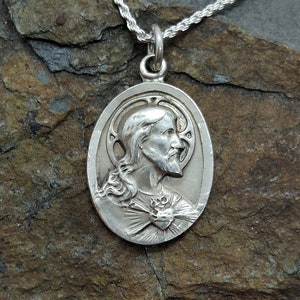 Collar de medalla religiosa del Sagrado Corazón, plata esterlina vintage, medalla sagrada, cadena de plata esterlina de 16&quot;, joyería de fe católica