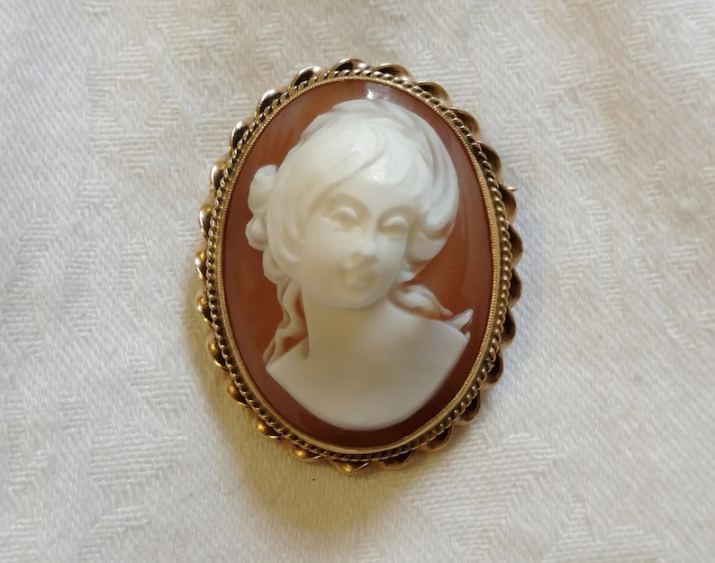 14k Gold Handmade Frame Italian Cameo Cameo Brooch Pendant Antique Carved Shell awesome condition