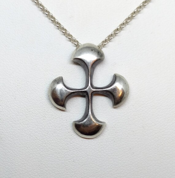 Sterling Silver Polish Filigree Rope Edge Fleur de Lis Cross Pendant Sterling Silver Polish Filigree Rope Edge Fleur de Lis Cross Pendant