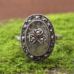 Antique Shamrock Ring, Connemara Marble & Marcasites, Sz 5, Made in Dublin Ireland, perfect condition