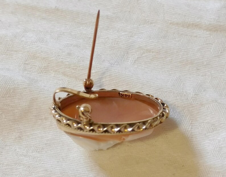 14k Gold Handmade Frame Italian Cameo Cameo Brooch Pendant Antique Carved Shell awesome condition