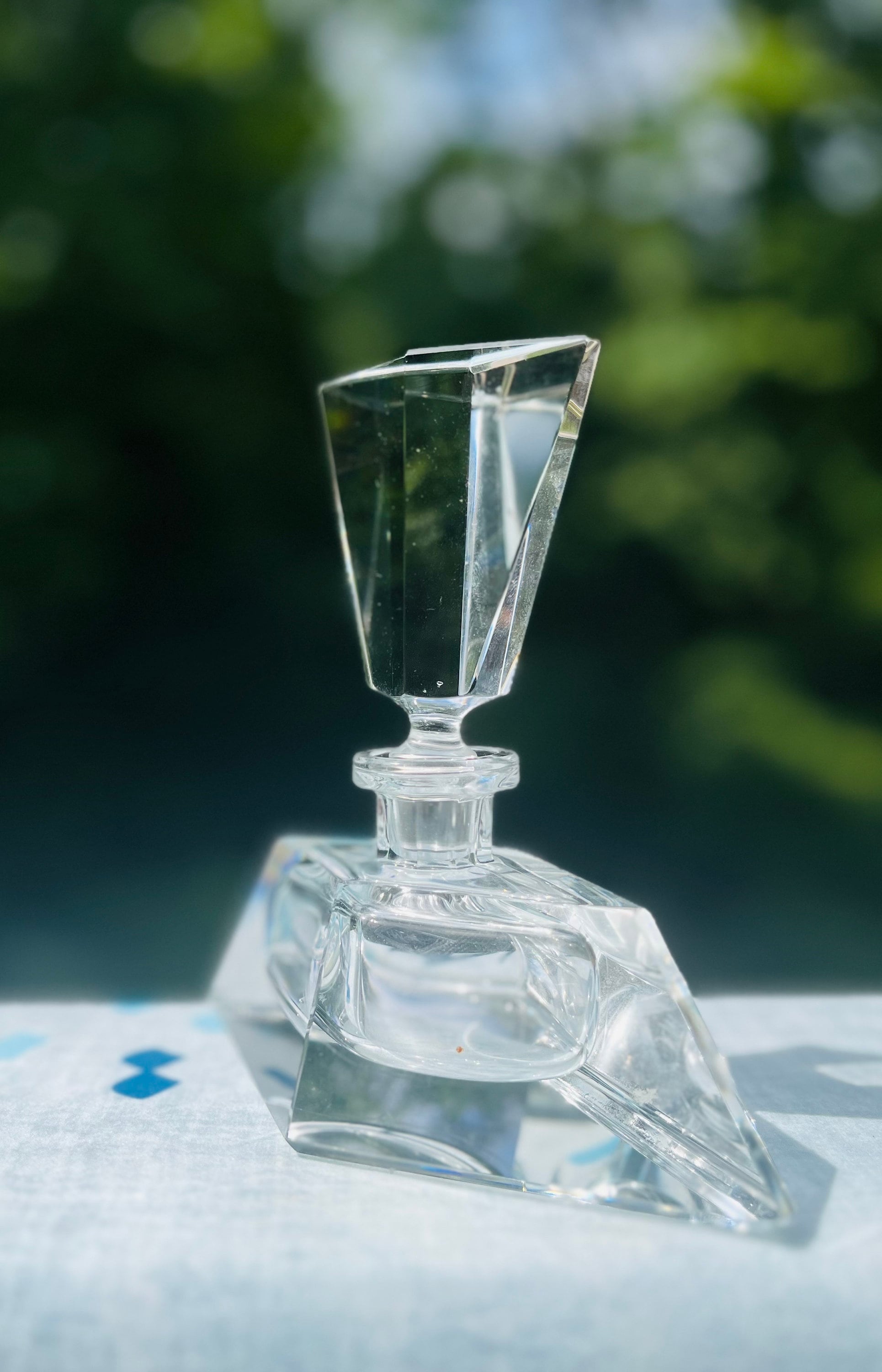 Desna Bohemia カットガラス香水瓶 刻印。 Desna Bohemia カットガラス香水瓶 刻印。 - メルカリ