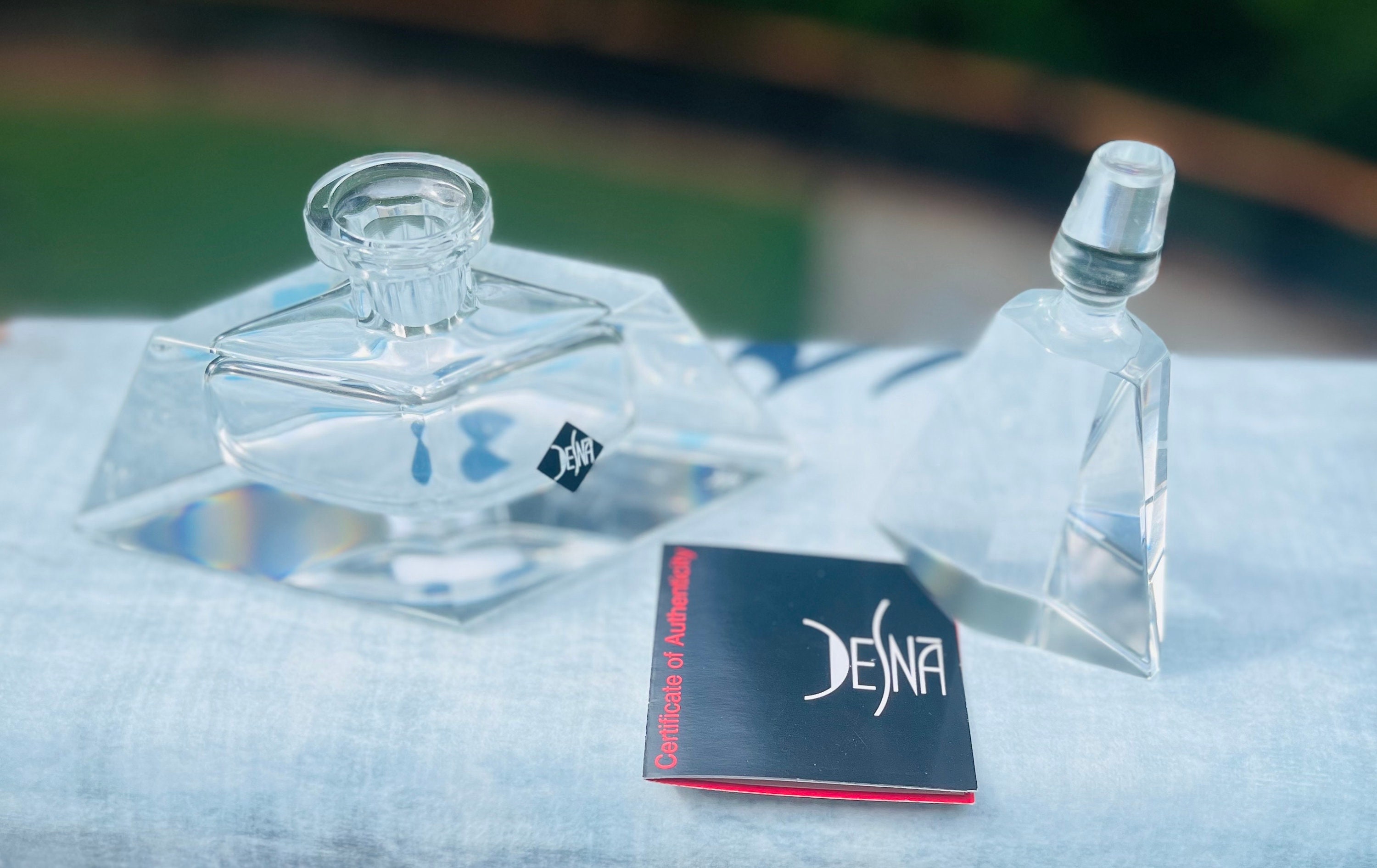 Desna Bohemia カットガラス香水瓶 刻印。 Desna Bohemia Cut Glass Perfume Bottle Engraved. - Etsy