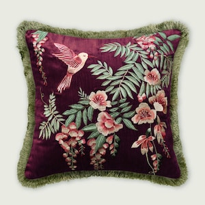 Botanische Schönheit: Handbesticktes Samtkissen mit Seidenfaden-Blumenmotiv - stilvolles Wohnkulturkissen für Wohnzimmersofa