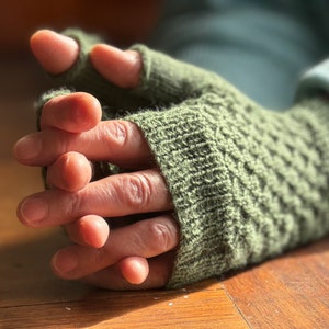 Hand knitted fingerless glove pattern pdf
