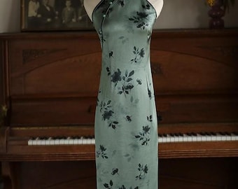 Floral Sleeveless Qipao Dress: Green Halter Neck Cheongsam