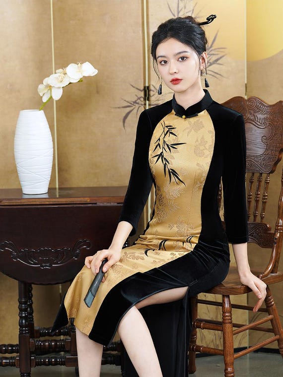 Cheongsam tradizionale cinese in velluto, classico Qipao invernale blu della vecchia Shanghai, abito da ballo lungo per la cerimonia del tè, festa di primavera cinese - Italia Cheongsam tradizionale cinese in velluto, classico Qipao invernale blu della vecchia Shanghai, abito da ballo lungo per la cerimonia del tè, festa di primavera cinese - Italia