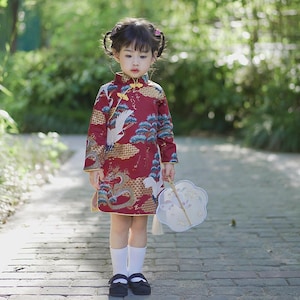赤い女の子のチャイナドレス、伝統的な長袖のプリンセスの子供用チャイナドレス、フラワーガールのドレス、赤い新年の衣装