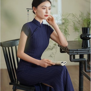 Marineblauwe cheongsam-jurk: moderne qipao, traditionele Chinese jurk
