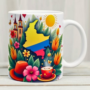 Pode incluir: Caneca de cerâmica branca com um design colorido do mapa da Colômbia, as cores da bandeira e uma igreja. O design inclui flores, um chapéu, uma xícara de café e um sol. A caneca tem uma alça branca.
