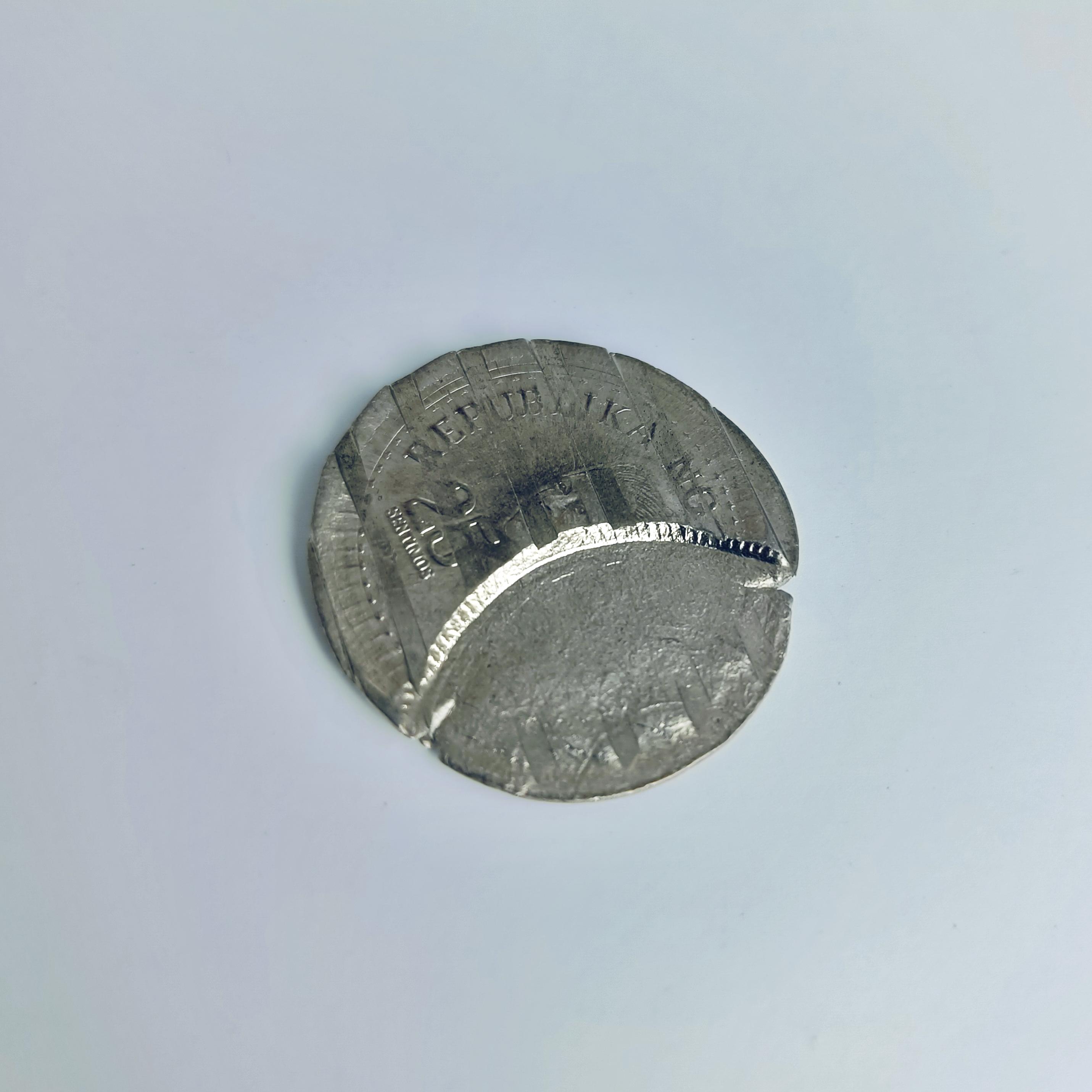 1981 フィリピン 25C ペソ エラーコイン: アン バゴン リプナン、ワッフル