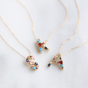 Collar con letras, collar con inicial, collar con inicial con joyas, joyería con inicial, collares para mujer, regalos para ella, regalo personalizado