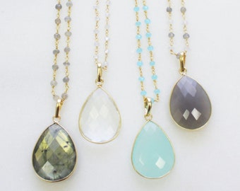 Collier long avec pierres, collier long, collier long avec pendentif en cristal, collier en or en forme de larme, collier à superpositions de pierres précieuses