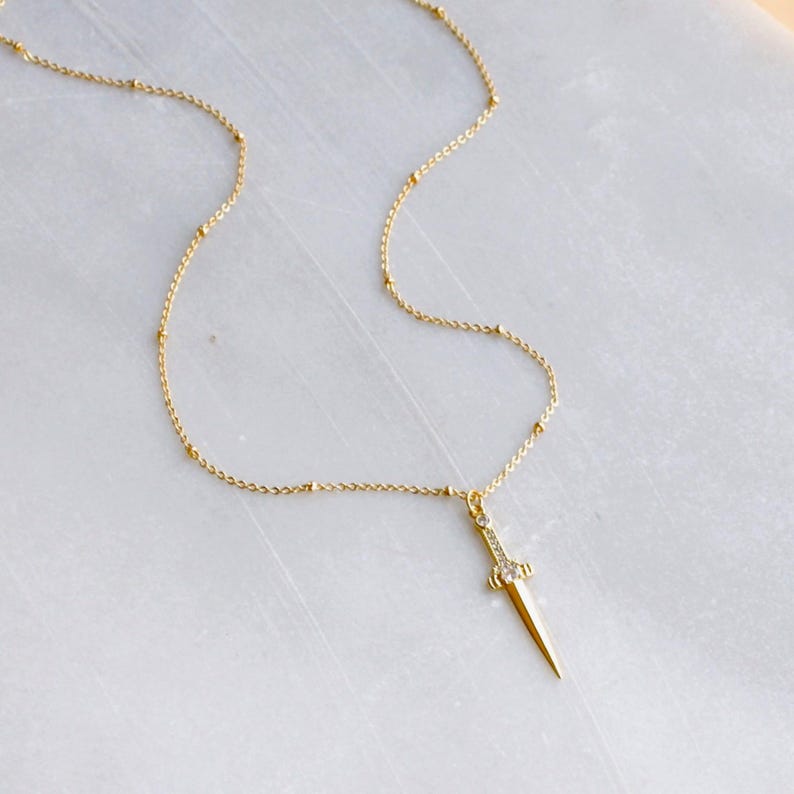 Halsband med hänge i guld, Halsband med svärd och hänge i guld, Guldhalsband, Halsband, Smycken, Halsband för kvinnor, Presenter till henne bild 2