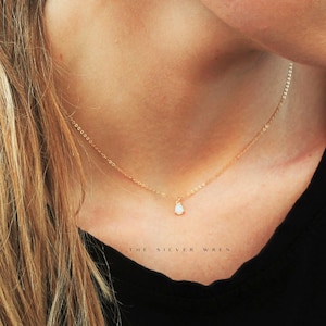 Collier opale ultra petit, collier délicat, bijoux, collier, cadeau pour elle, superposition de bijoux, cadeau d'anniversaire d'octobre, pierre de naissance d'octobre SN317