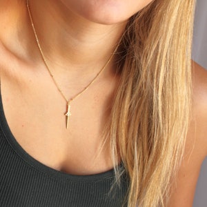 Halsband med hänge i guld, Halsband med svärd och hänge i guld, Guldhalsband, Halsband, Smycken, Halsband för kvinnor, Presenter till henne bild 3