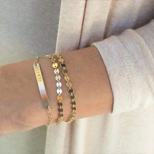 Zierliches Goldarmband, zierlicher Schmuck personalisiertes Armband, Gold minimalistisches Armband, Hand gestempeltes Goldarmband, angepasstes Armband Bild 3