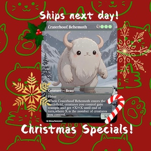 Op de afbeelding: Een kerstkaart met een cartoonbeest-personage, "Craterhoof Behemoth", op een rode achtergrond met kattengezichten. De kaart heeft de tekst "Christmas Specials!" en "Ships next day!" met een zuurstok.