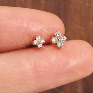 20G/18G/16G Titanium Cz Flower Threadless Push Pin Labret • Cz Flat Back Earring • Cartilage Earring • Nose Stud • Tragus Conch Helix Stud