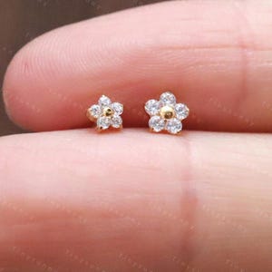 18G/16G Titanium Flower Cz Internally Threaded Labret Stud • Cartilage Earring • Tragus Conch Helix Stud • Flat back Earring, Nose Stud