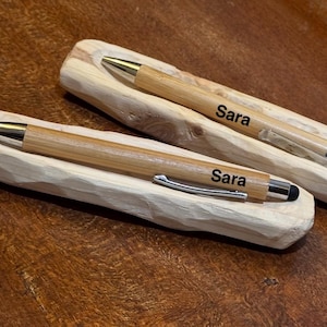 penna a sfera personalizzata con supporto in legno con incisione